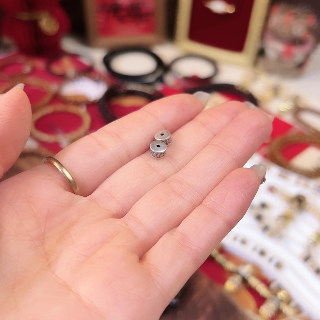 桃核吊坠孙**:椰蒂配饰