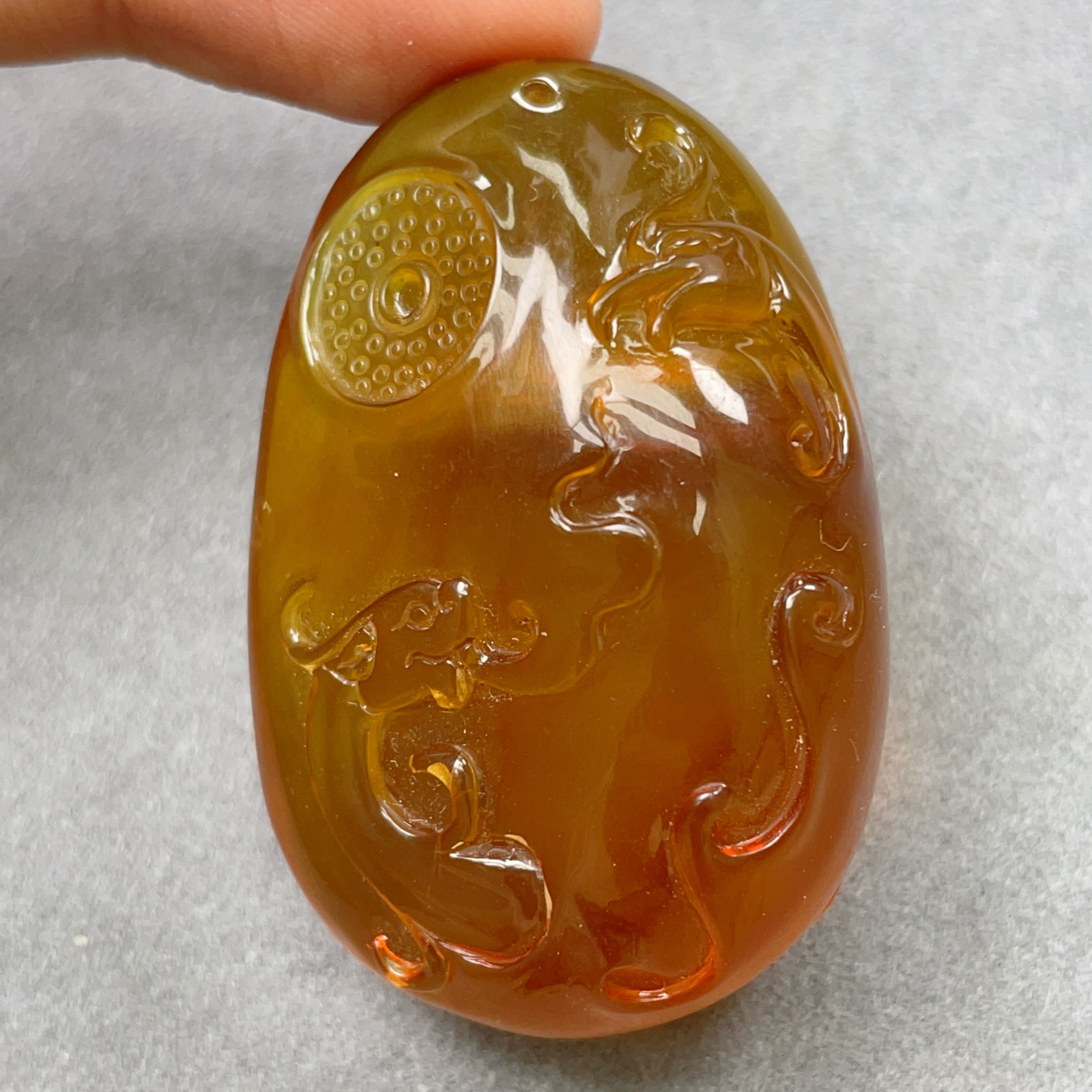 缅珀仿古龙瑕疵吊坠47×31×19（1397号）
