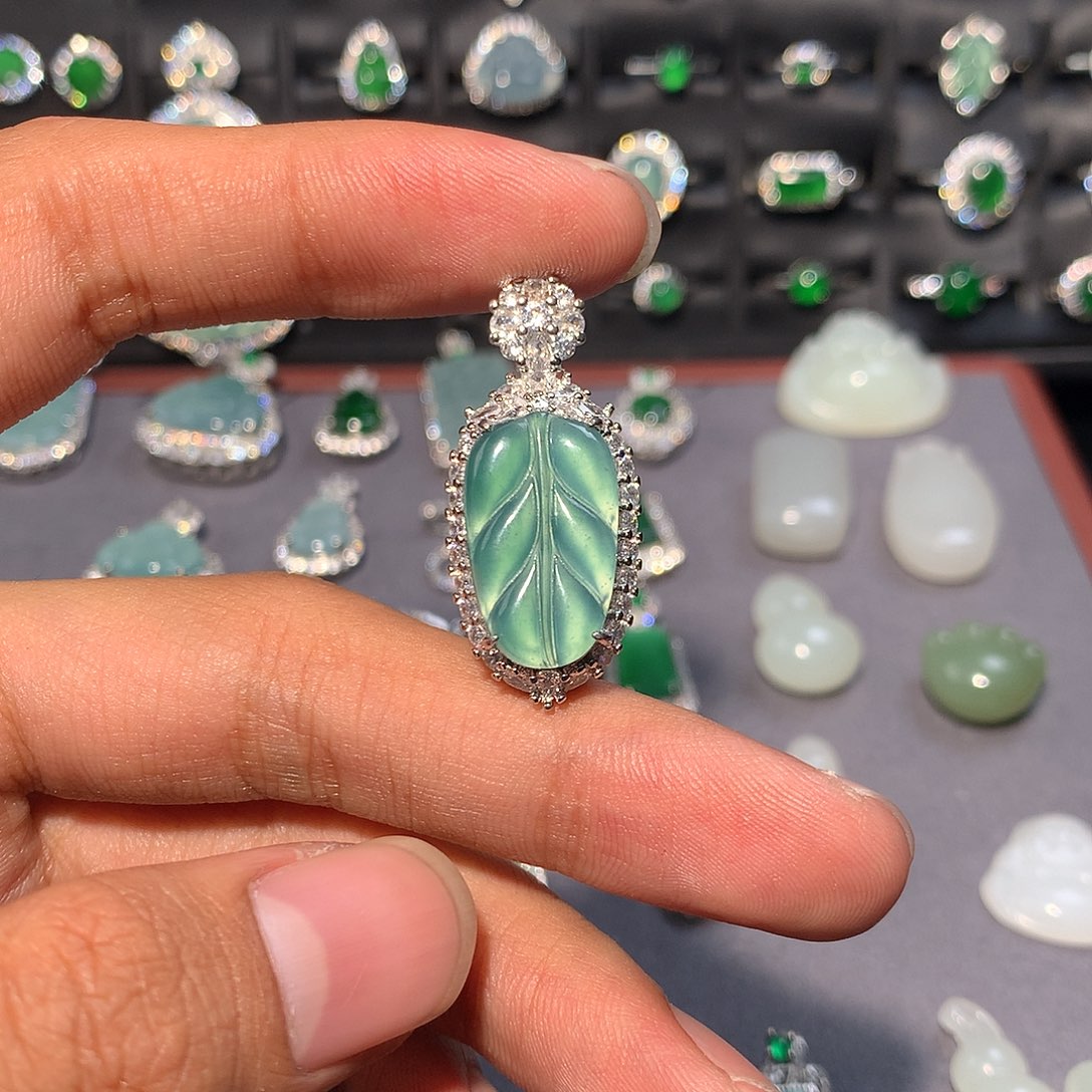 翡翠未镶嵌吊坠(不含链)