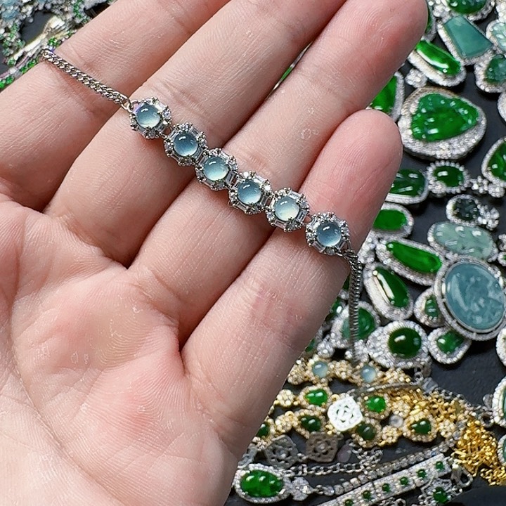 翡翠颈饰未镶嵌天然A货翡翠放漏