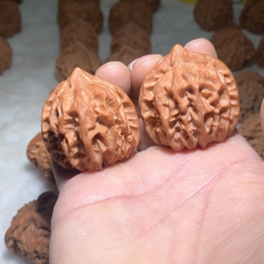 文玩核桃吊坠大龙