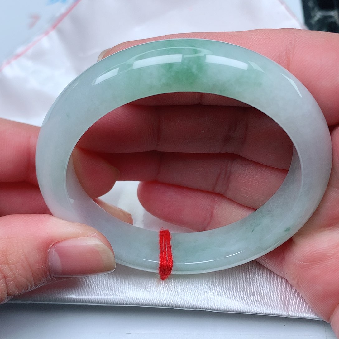 翡翠手镯未镶嵌天然