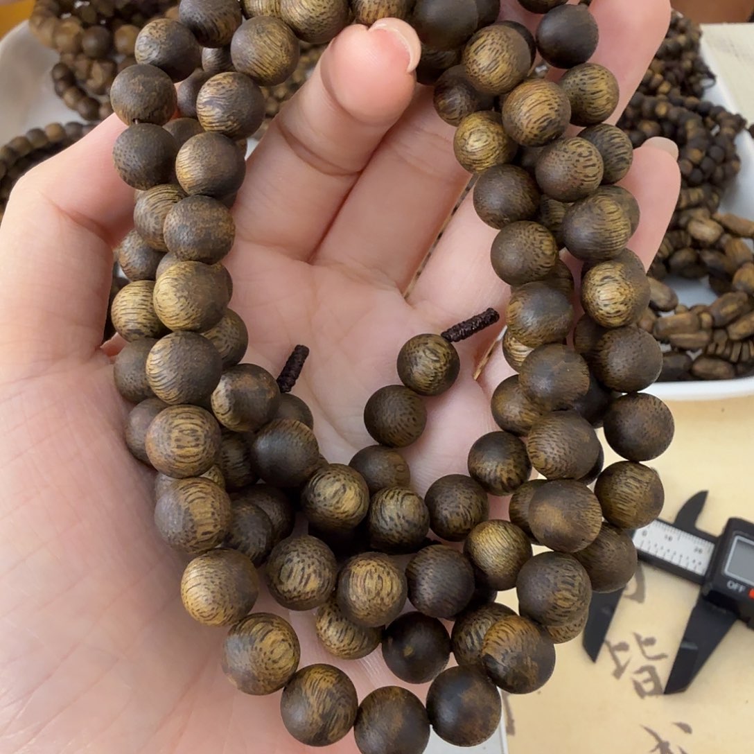 邱***生沉香碎屑沉香奇楠沉香09圆珠多圈35克多样性发一