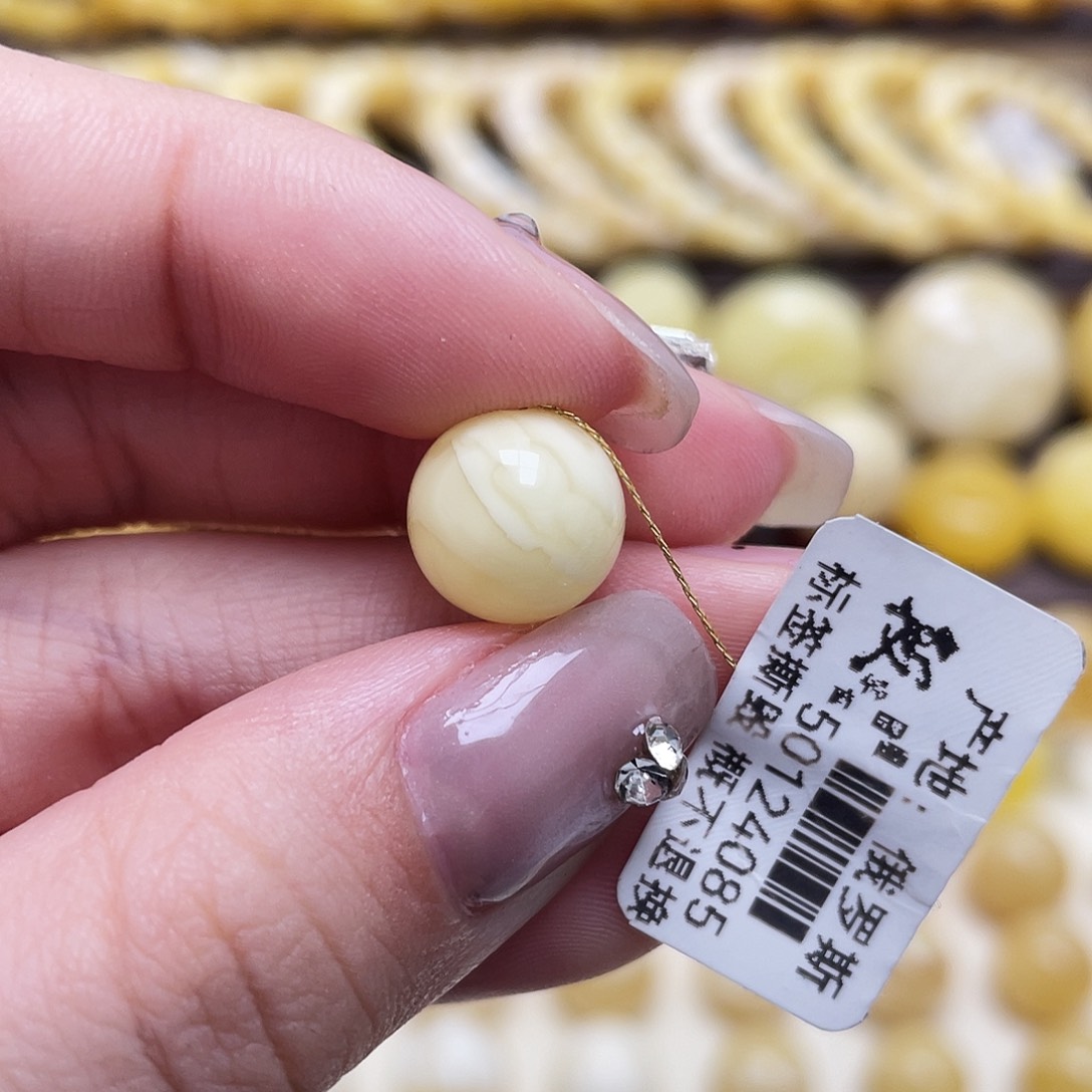 琥珀未镶嵌裸石11mm圆珠瑕