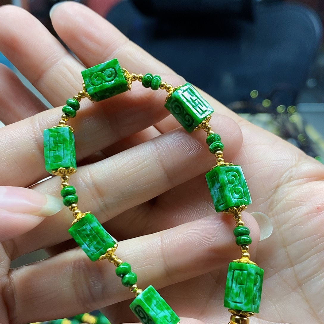 翡翠未镶嵌颈饰手串