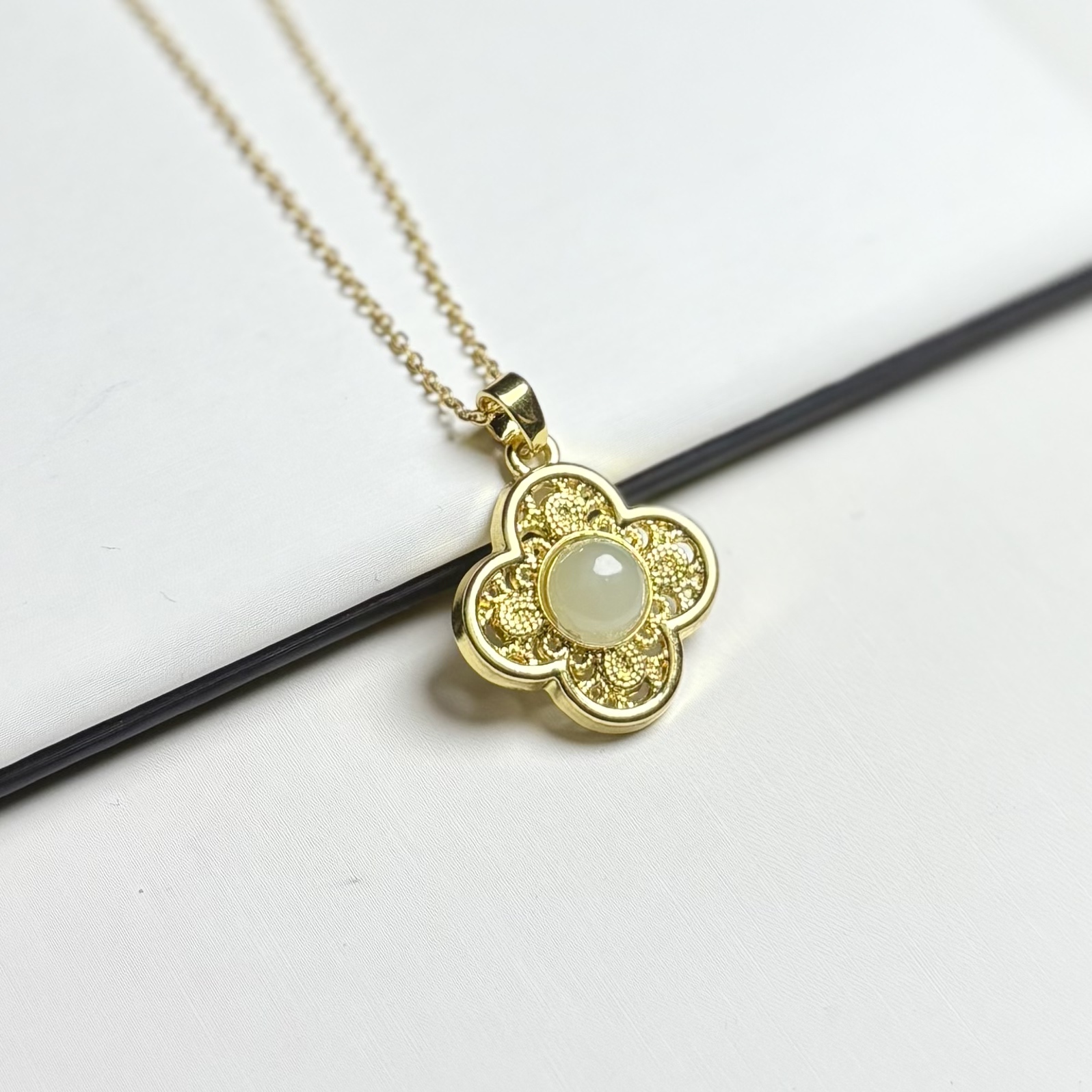 优选宠粉浮力和田玉圆珠镶嵌四叶草款吊坠多样性拍一发一