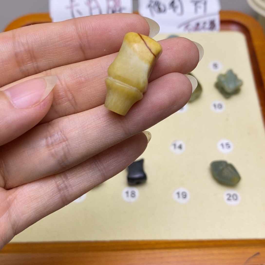 曼****蛇纹石玉未镶嵌配饰
