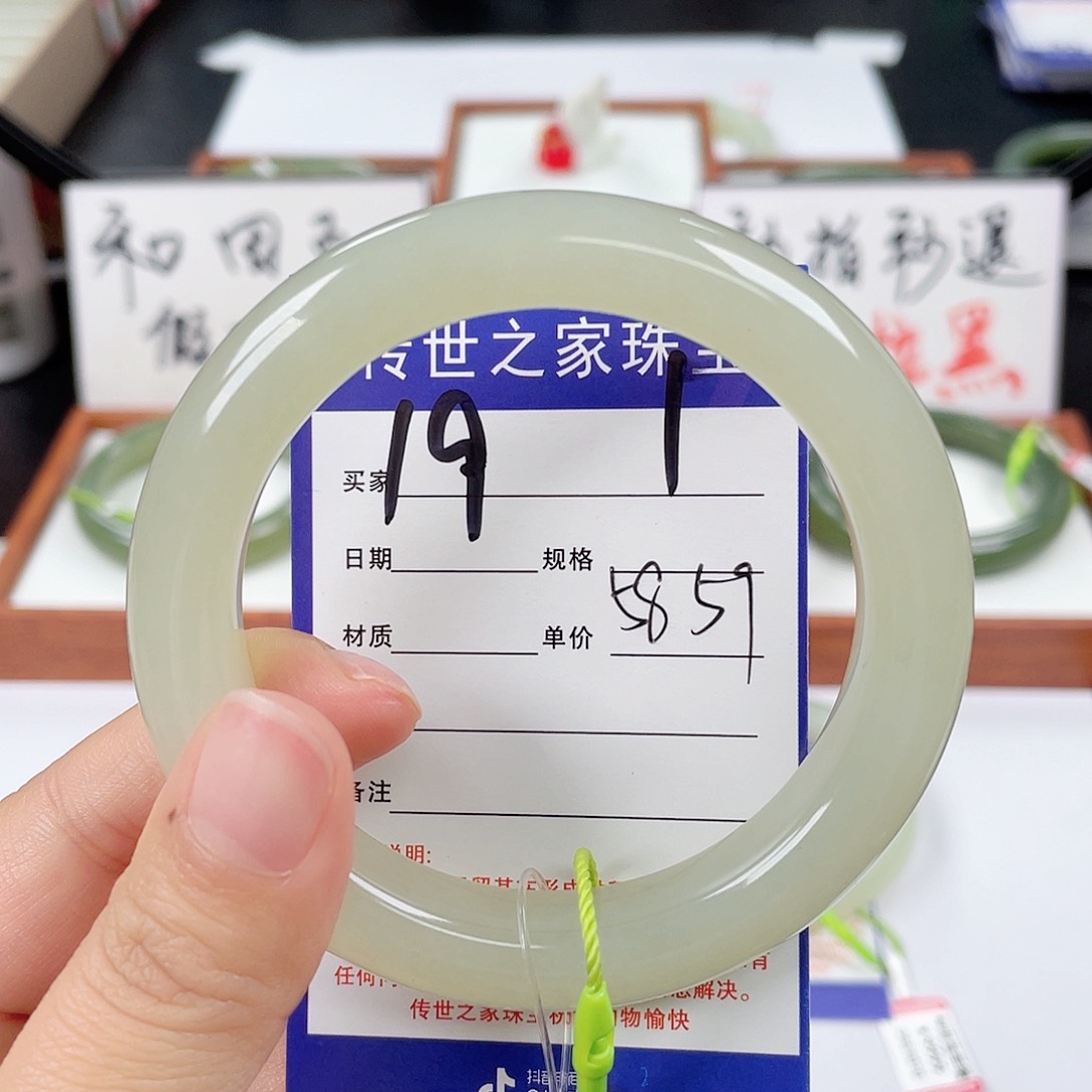 和田玉手镯未镶嵌