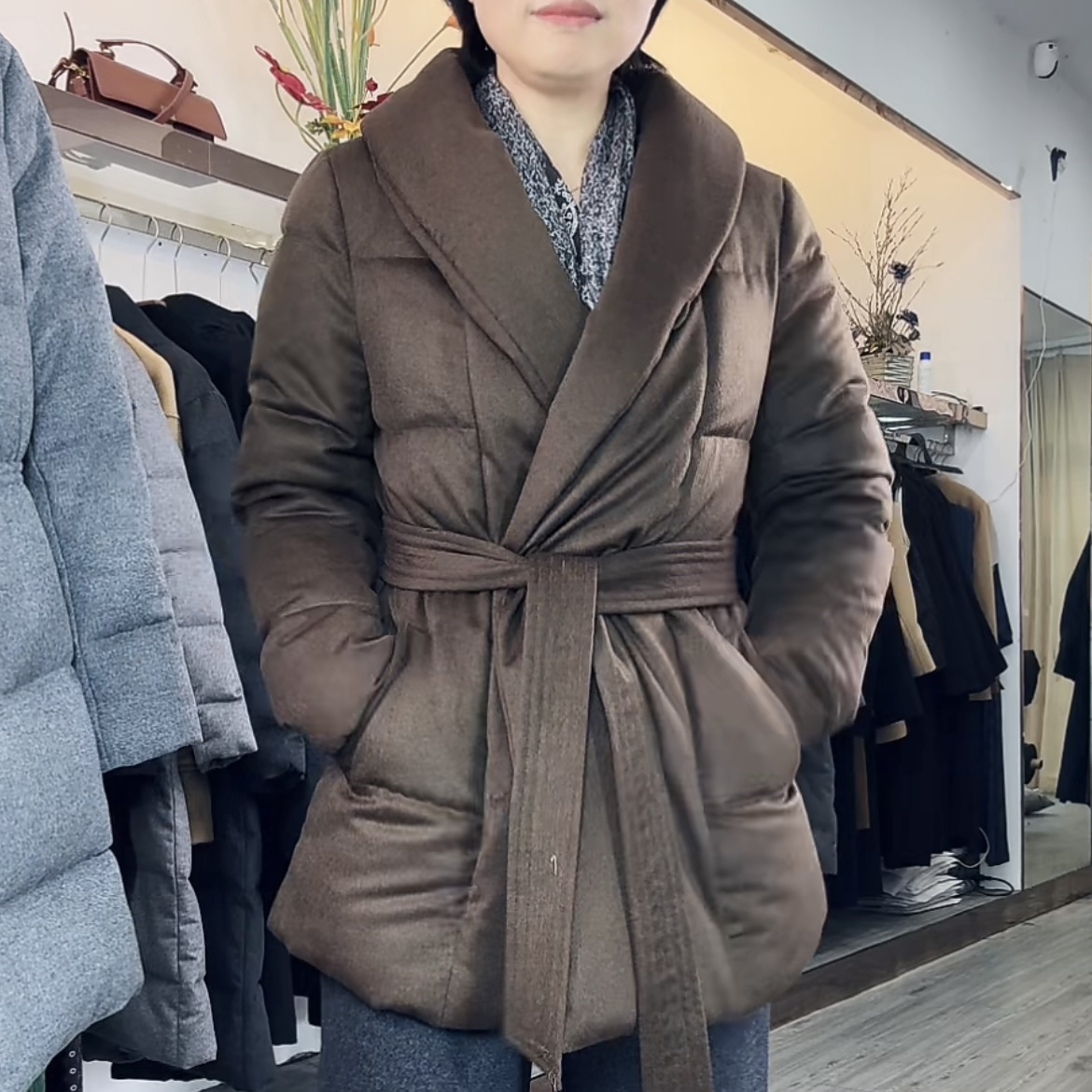 A0220棕咖色羊毛青裹领时尚短款鹅绒服