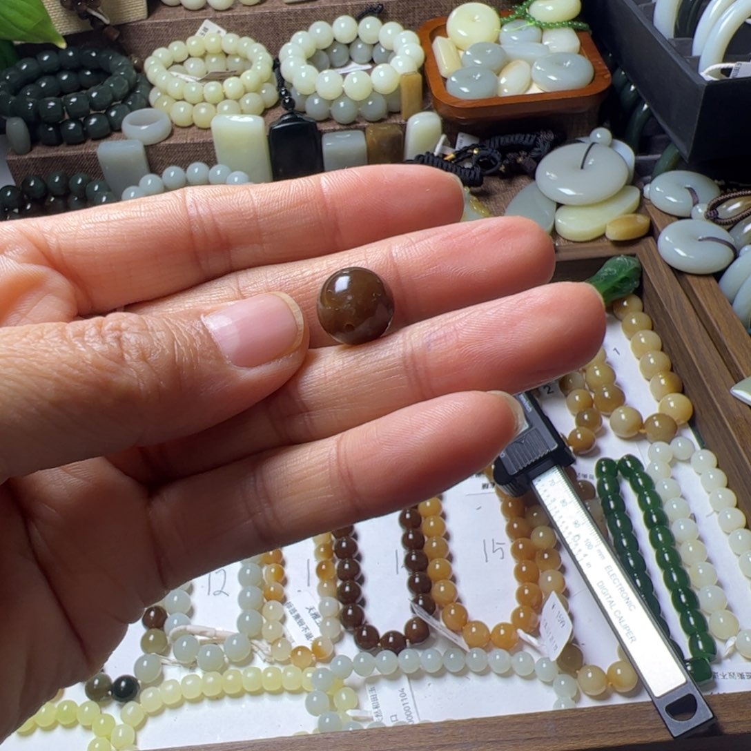 @***弟和田玉（糖玉）未镶嵌手链