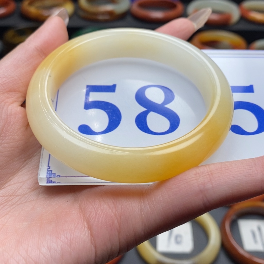 石英质玉（黄龙玉）手镯未镶嵌