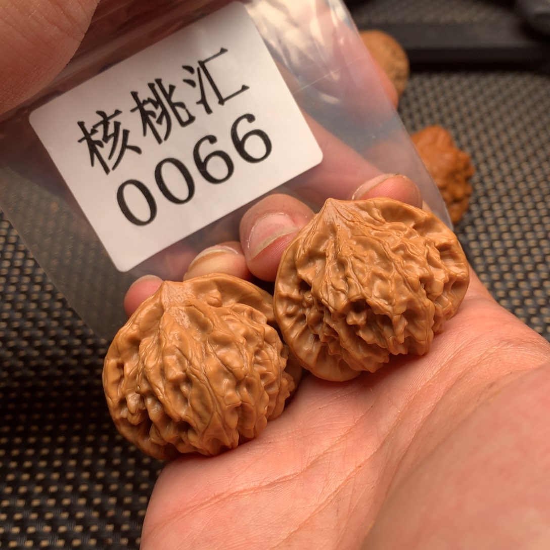 文玩核桃吊坠龙门涧40