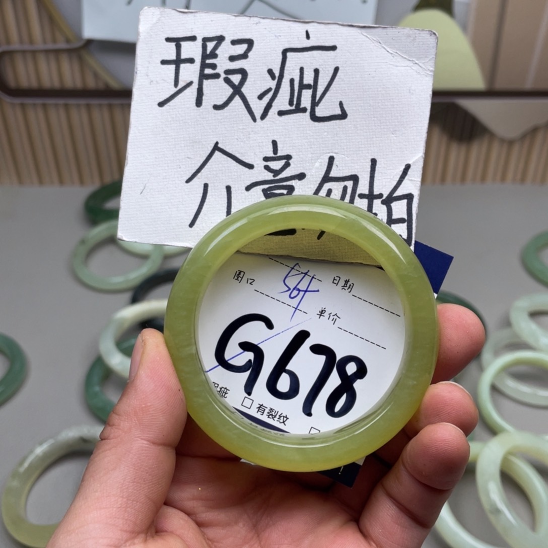 岫玉手镯手镯未镶嵌