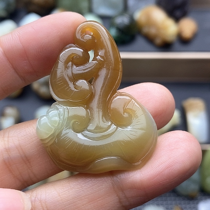 颈饰未镶嵌和田玉（糖玉）吉*?