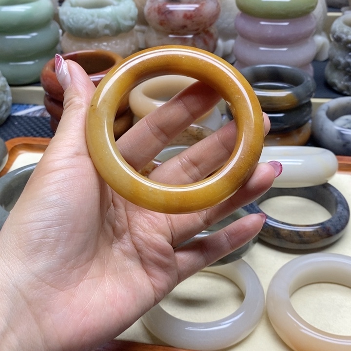 石英岩玉手镯未镶嵌