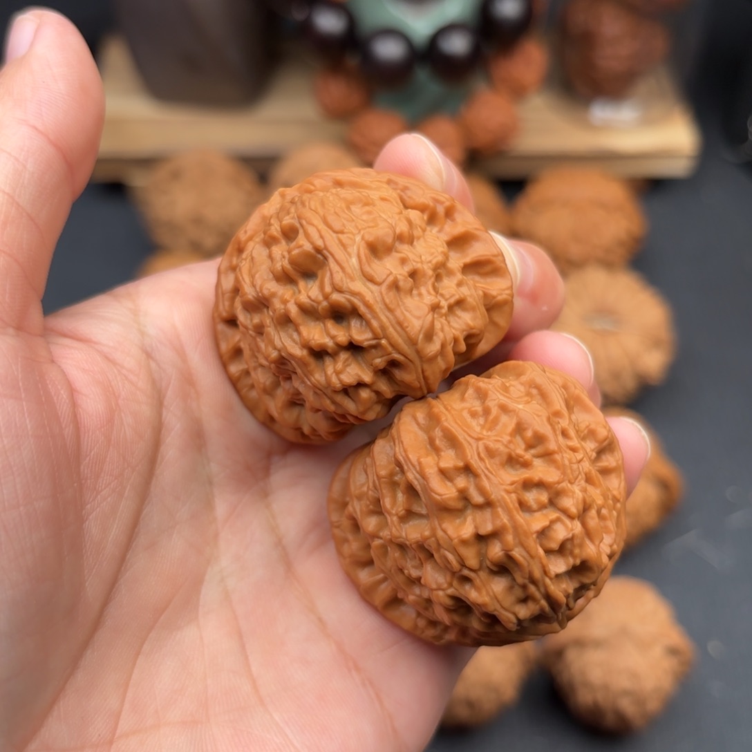 文玩核桃把件三角白42