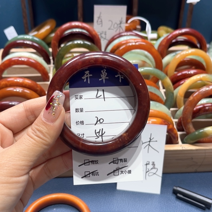 蛇纹石玉手镯未镶嵌娃*哈