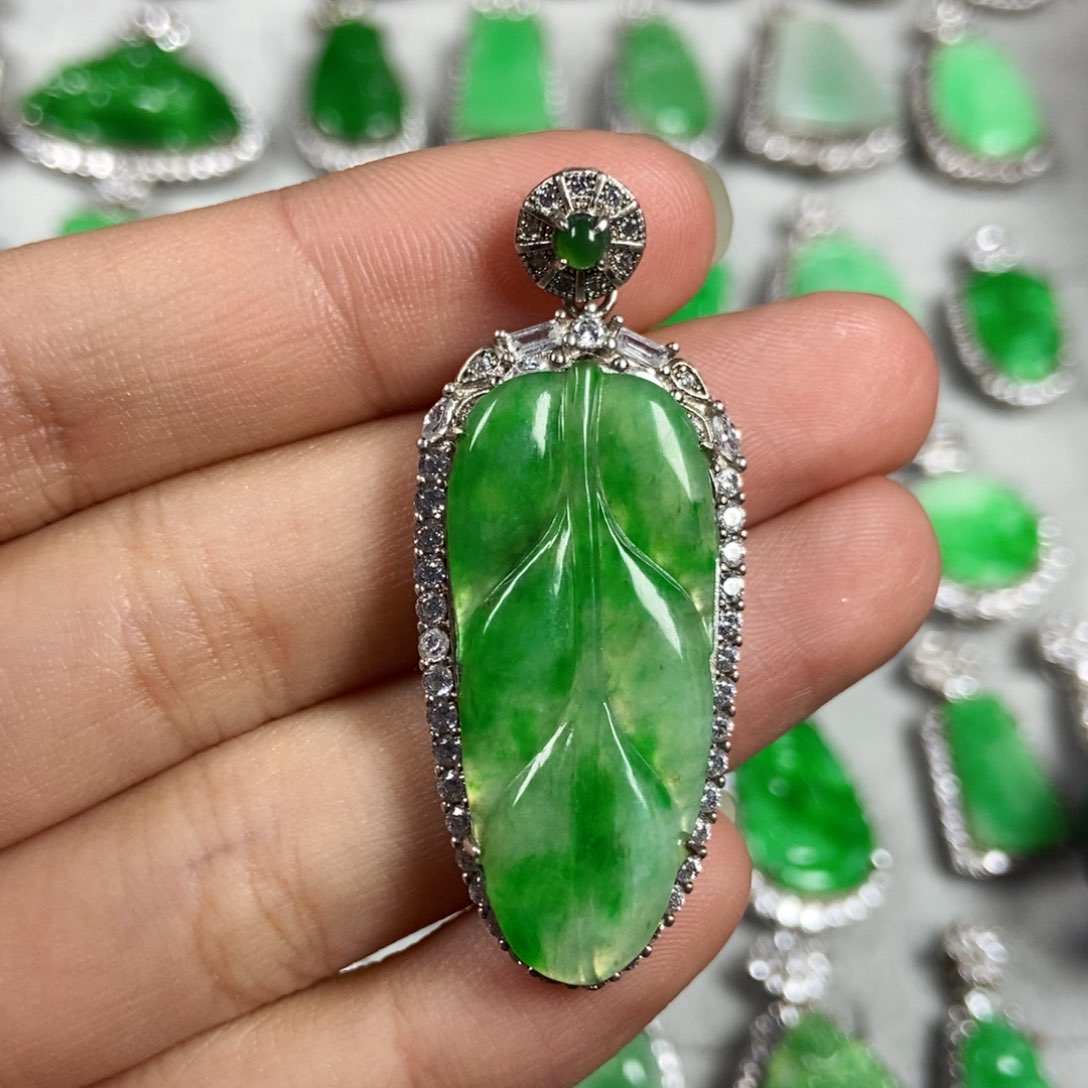 颈饰未镶嵌翡翠叶子