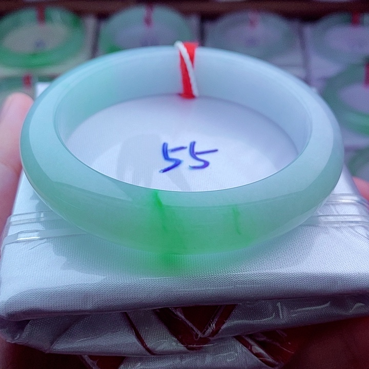 翡翠未镶嵌手镯0231-55圈口 飘金丝阳绿