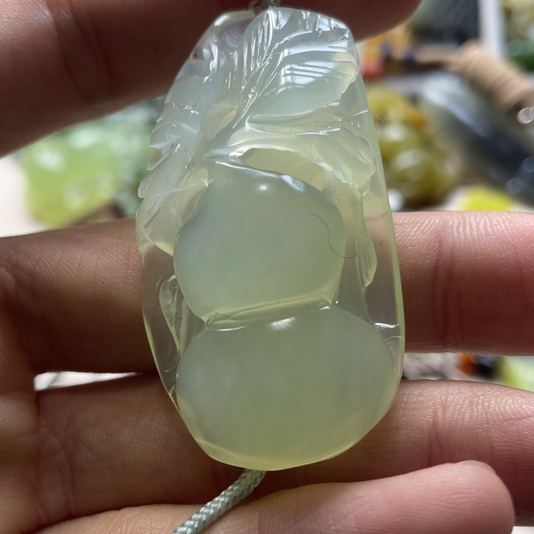 蛇纹石玉吊坠未镶嵌