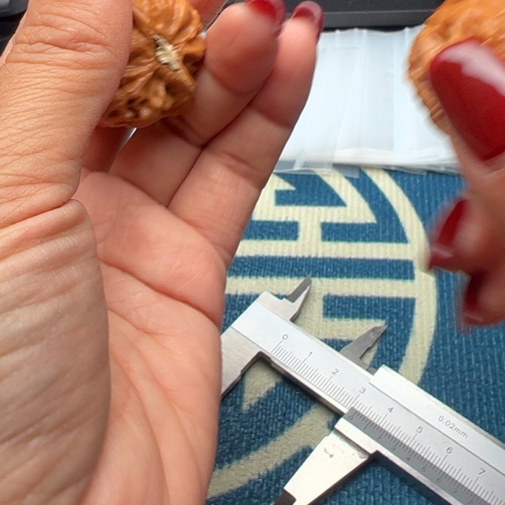 桃核吊坠文玩红莲