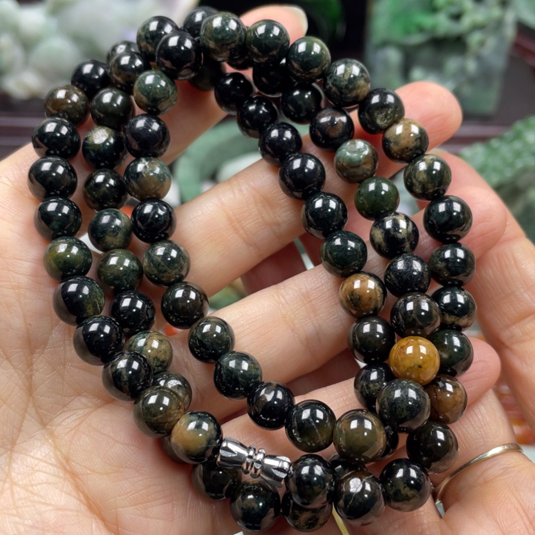 翡翠未镶嵌颈饰牌子