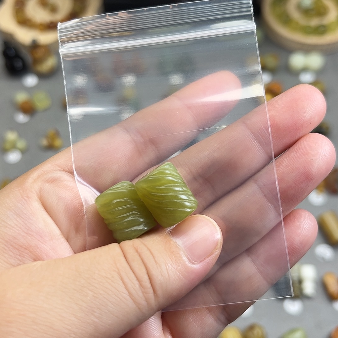 m****蛇纹石玉未镶嵌配珠