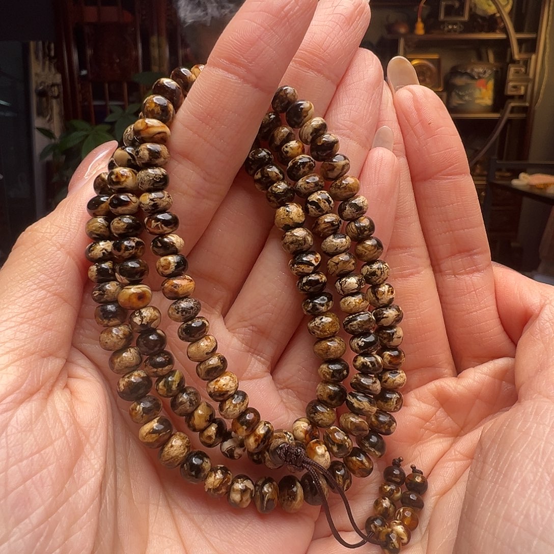 琥珀未镶嵌裸石抚顺琥珀20681六