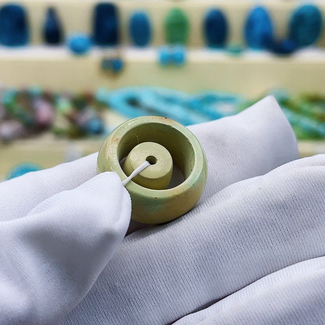 绿松石颈饰未镶嵌