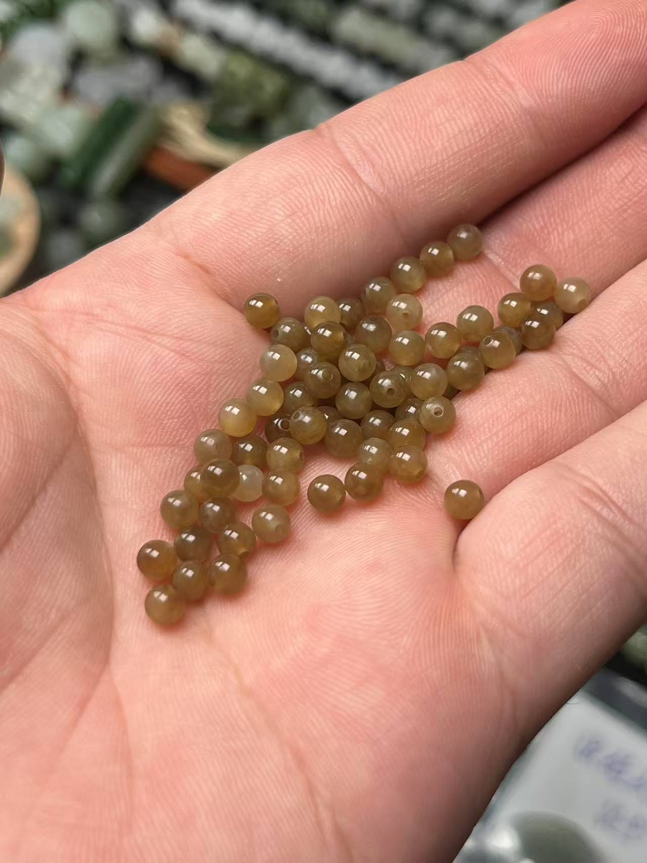 天然和田玉糖色散珠路路通玉石dly圆珠配饰手串配珠珠径4mm