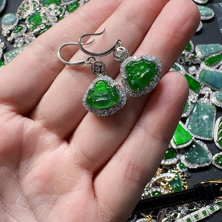 翡翠颈饰未镶嵌天然A货翡翠放漏