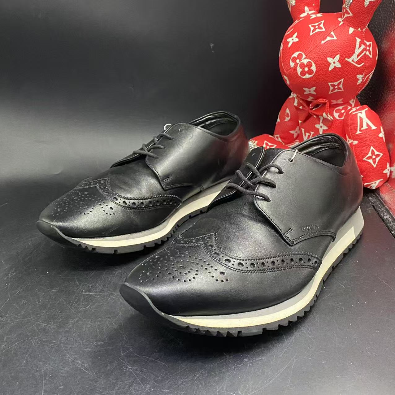 95新 Prada/普拉达 【聚星福利】潮鞋黑色穿孔雕花板鞋41欧码ddm600