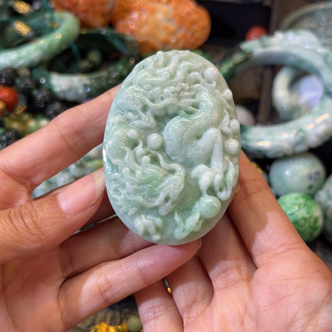 翡翠未镶嵌颈饰待编款