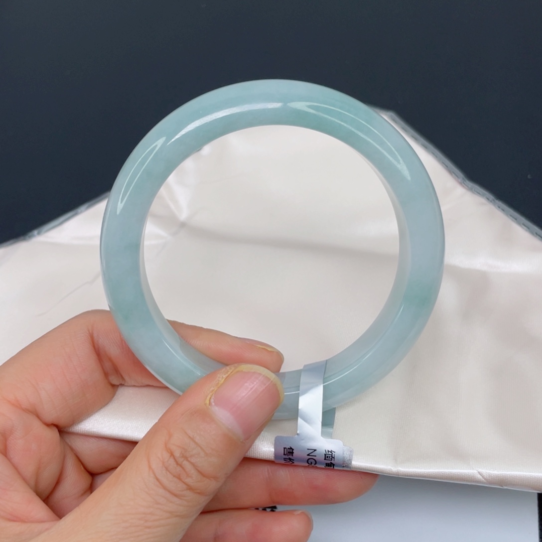 美***主翡翠未镶嵌手镯蓝