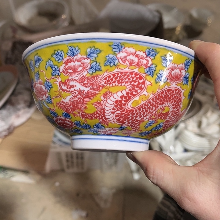 瓷片/////直径15厘米。红西西。