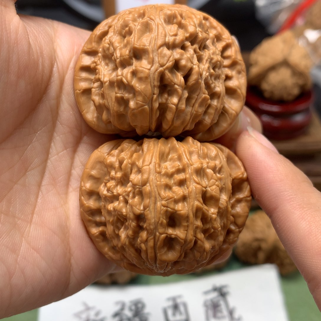 文玩核桃吊坠45白狮子