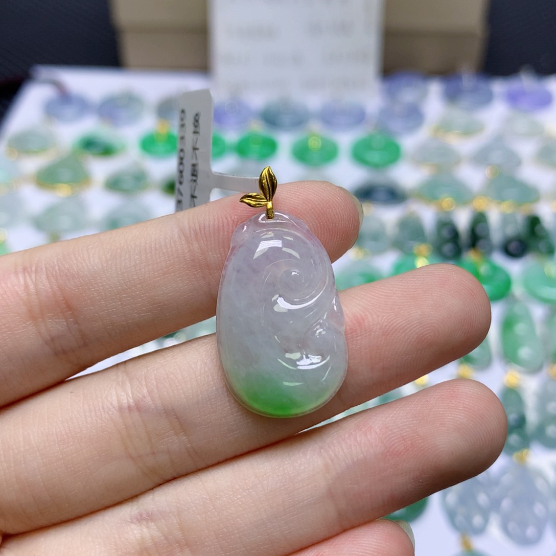 【闪购商品】颈饰18K金镶嵌翡翠