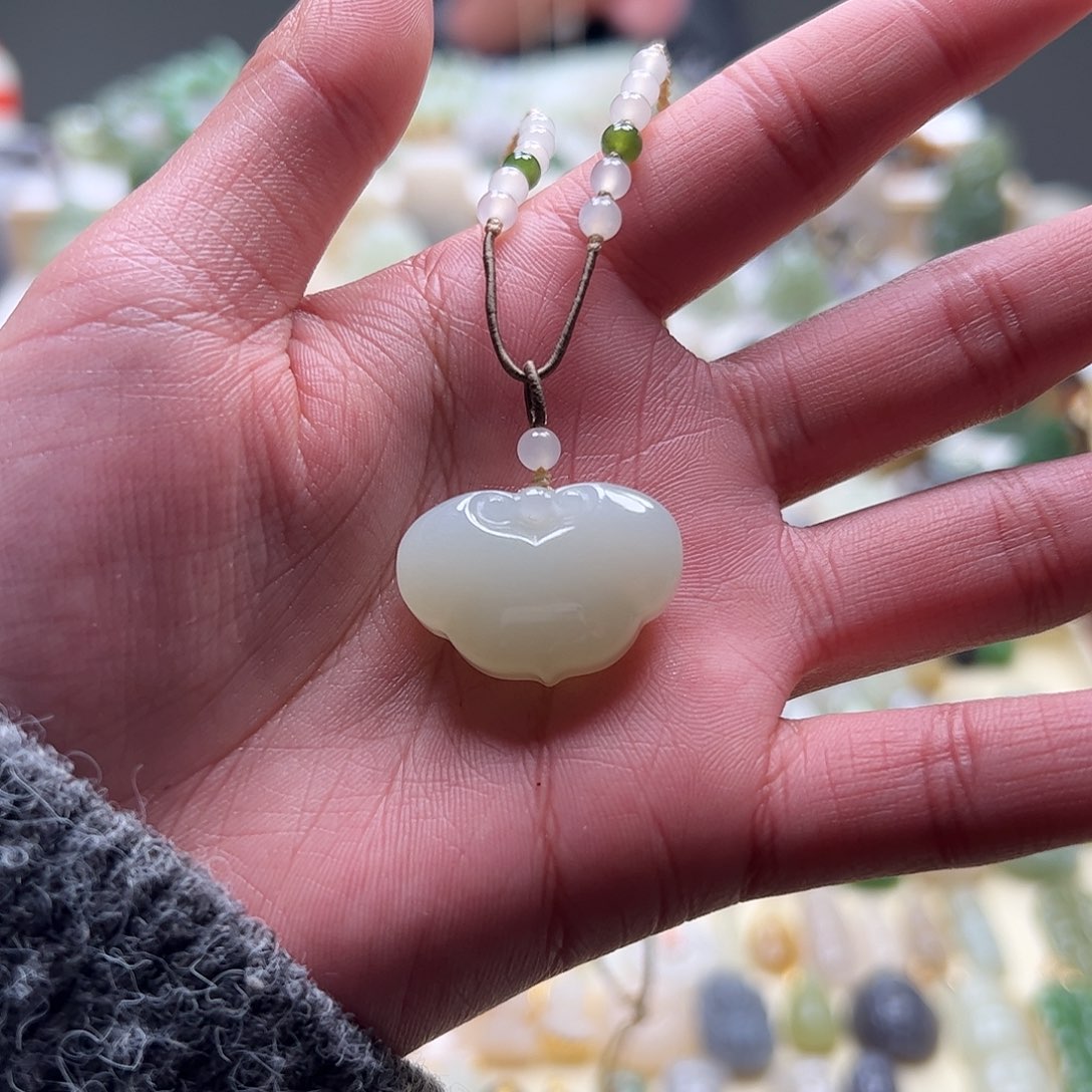 和田玉吊坠(赠链)未镶嵌