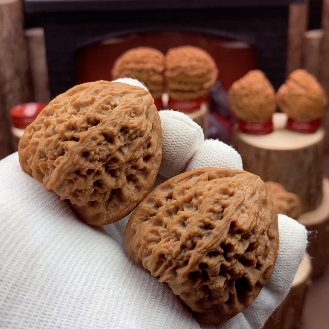 文玩核桃把件三角正桩41.40.6.42.41克