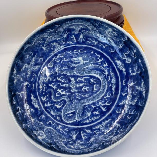  青花留白云龙纹盘   高5公分 口径24公分  微瑕 底足 两处磕碰