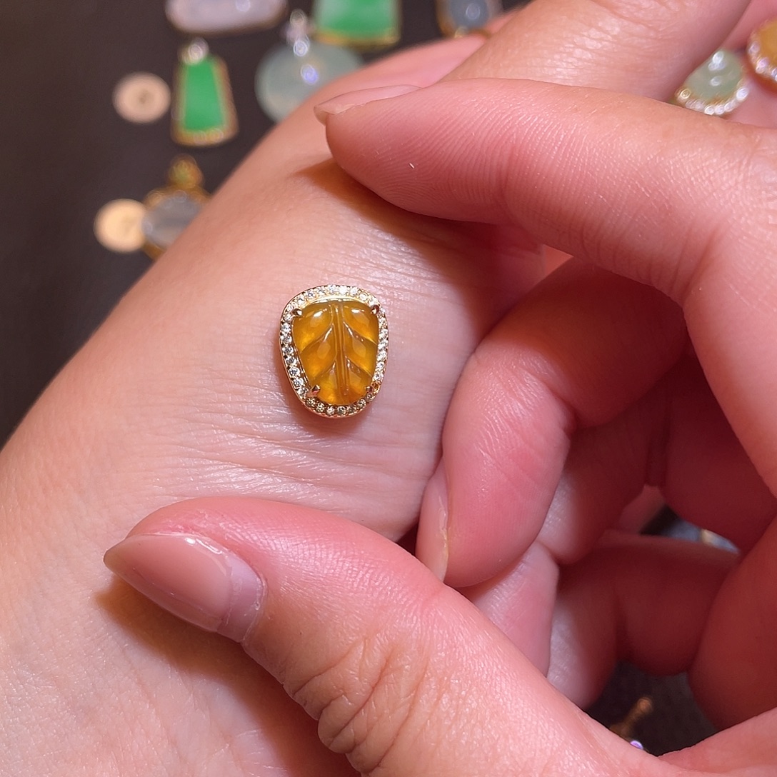 村***发翡翠银S925镶嵌颈饰