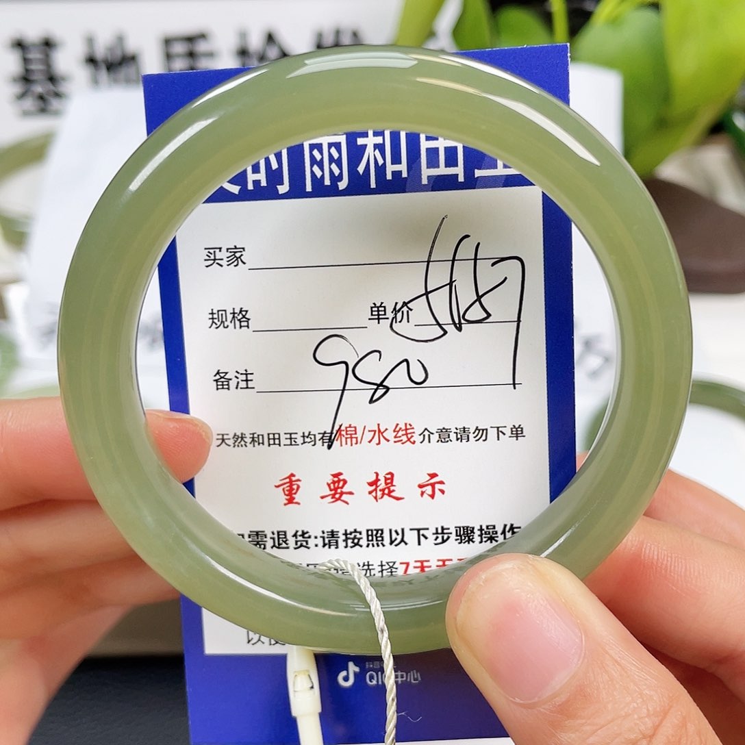 和田玉手镯未镶嵌