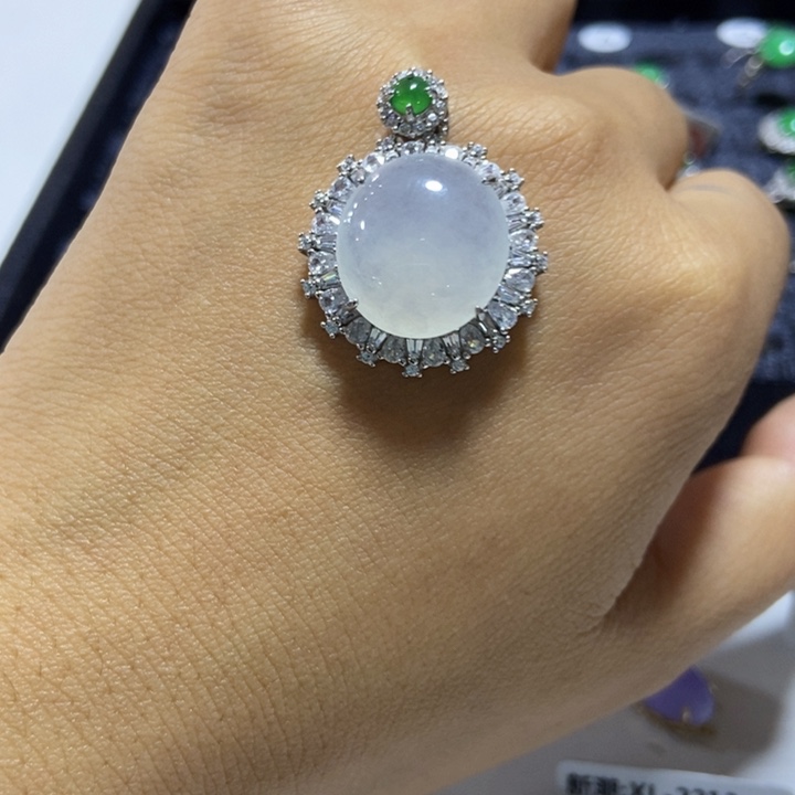 翡翠颈饰银S925镶嵌米*多吊坠