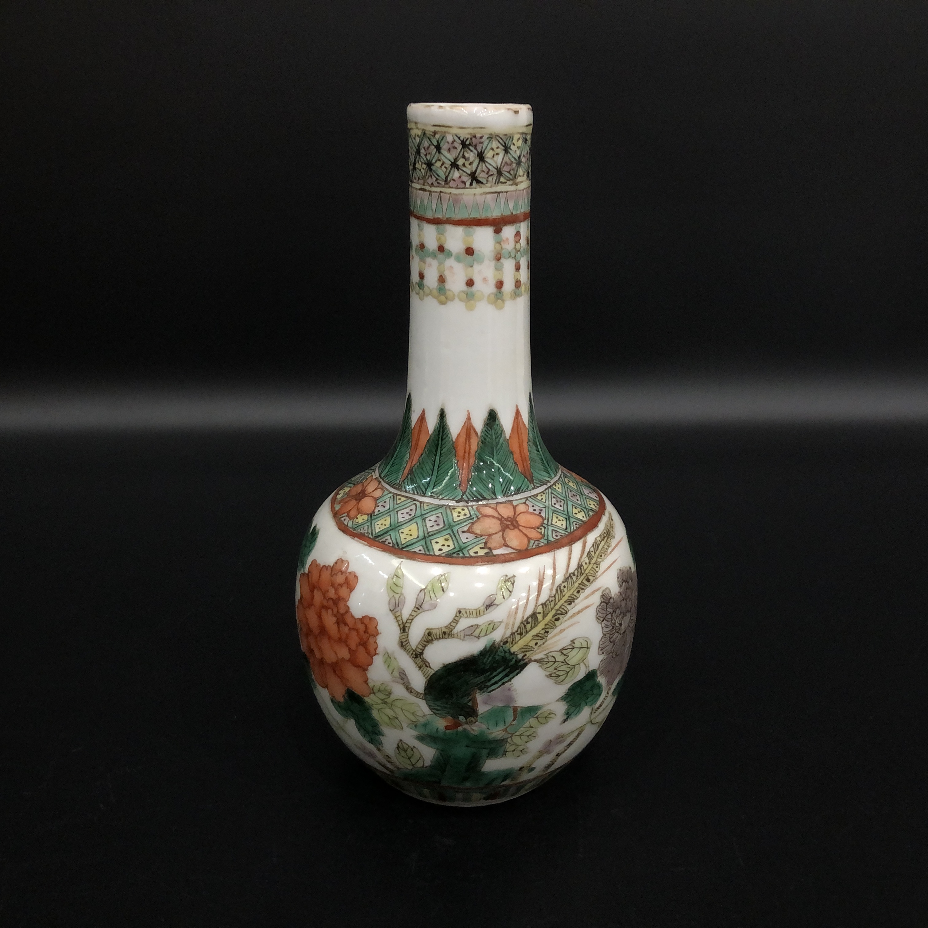 lot:25121577 清光绪五彩锦鸡富贵纹赏瓶 高20.9cm