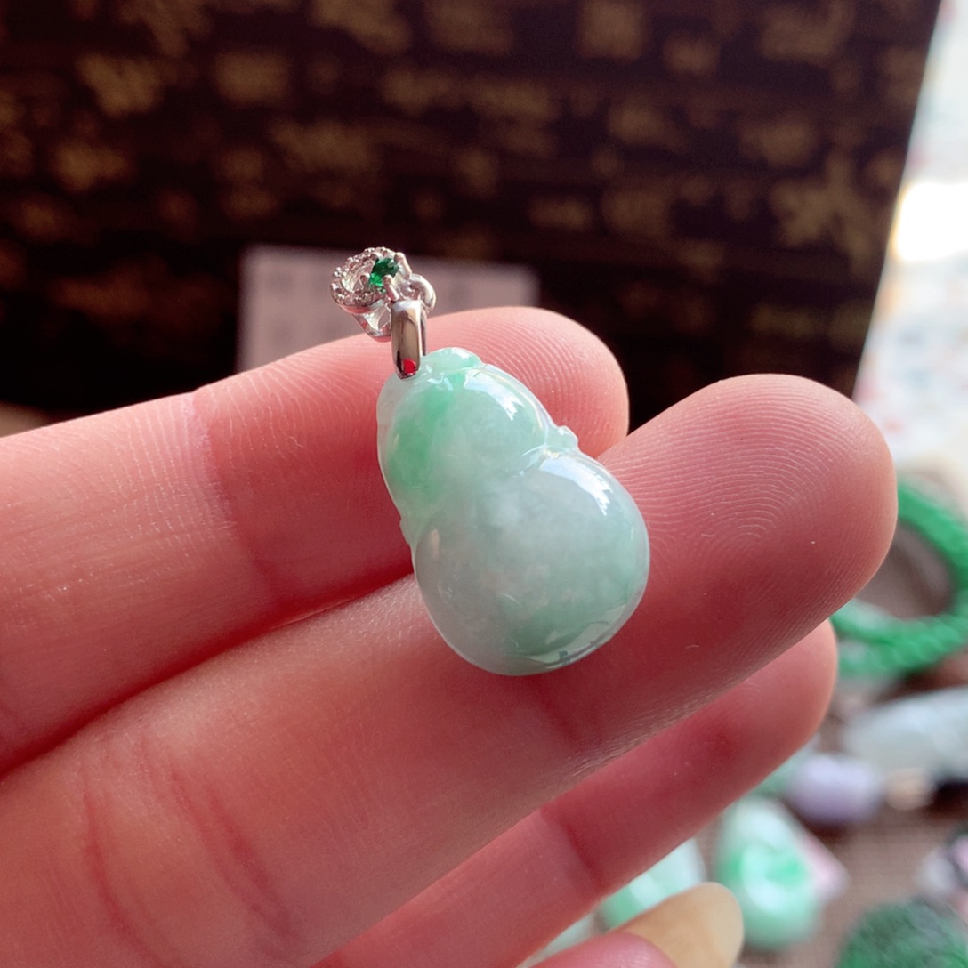 翡翠颈饰未镶嵌翡翠吊坠