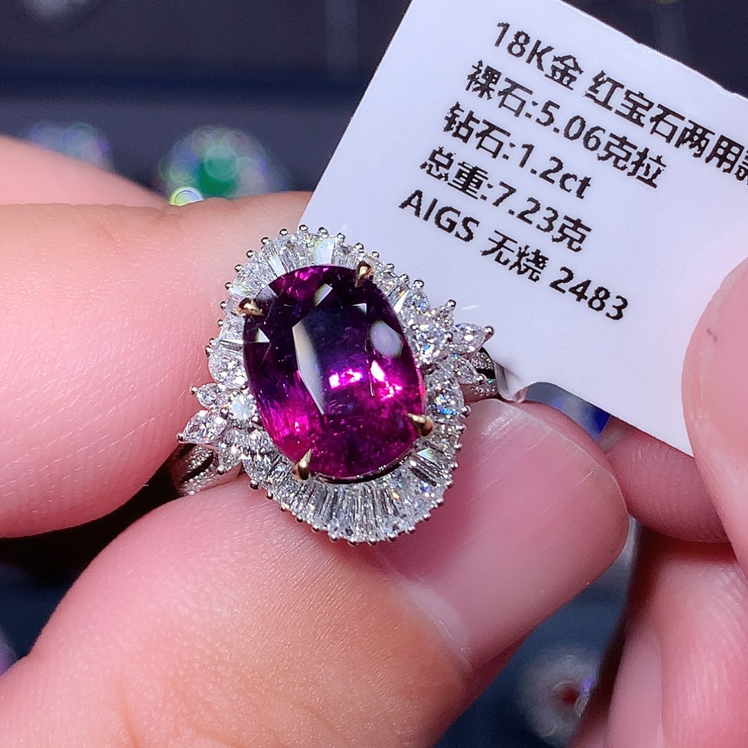 彩色蓝宝石戒指18K金镶嵌