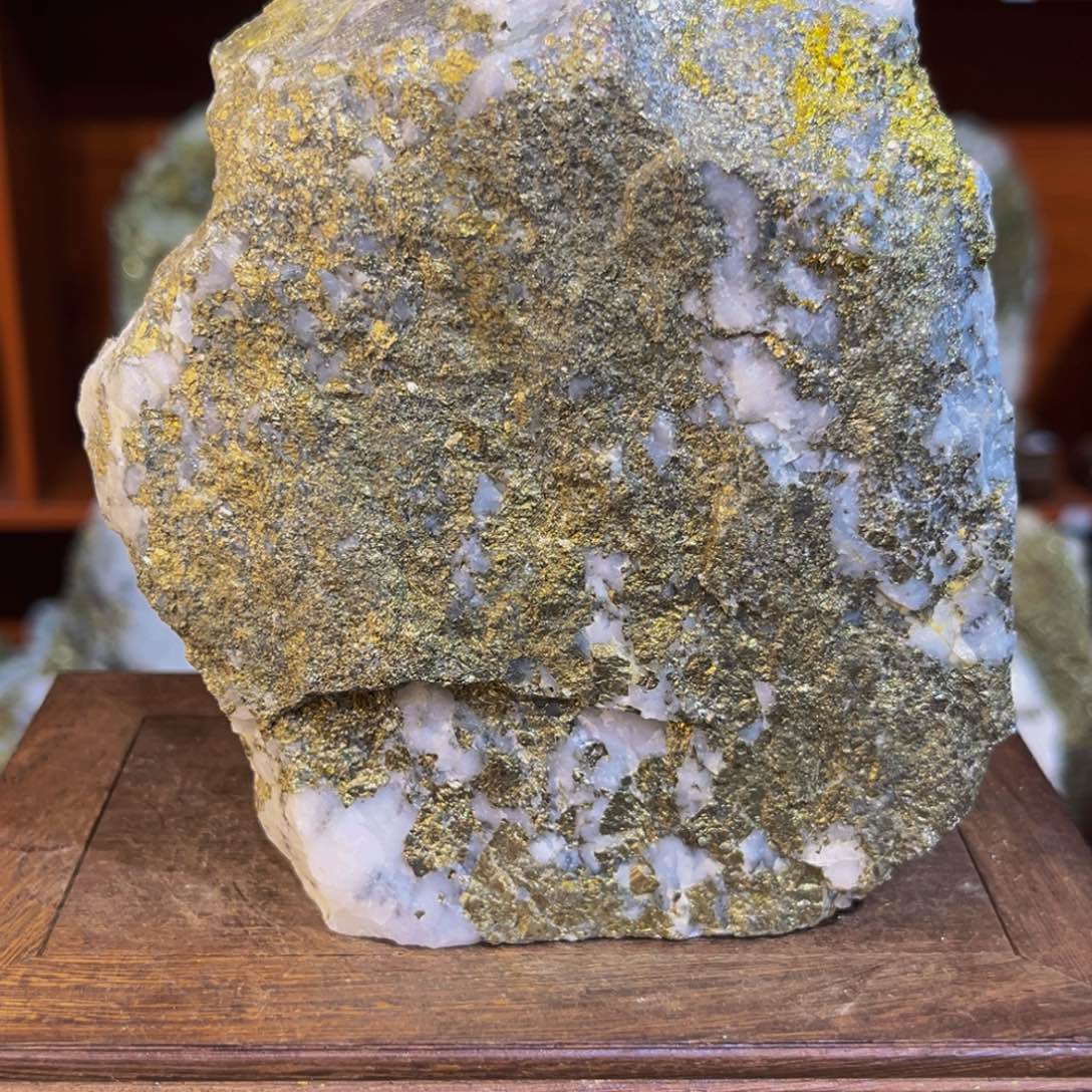 石材石英脉型金矿石摆件