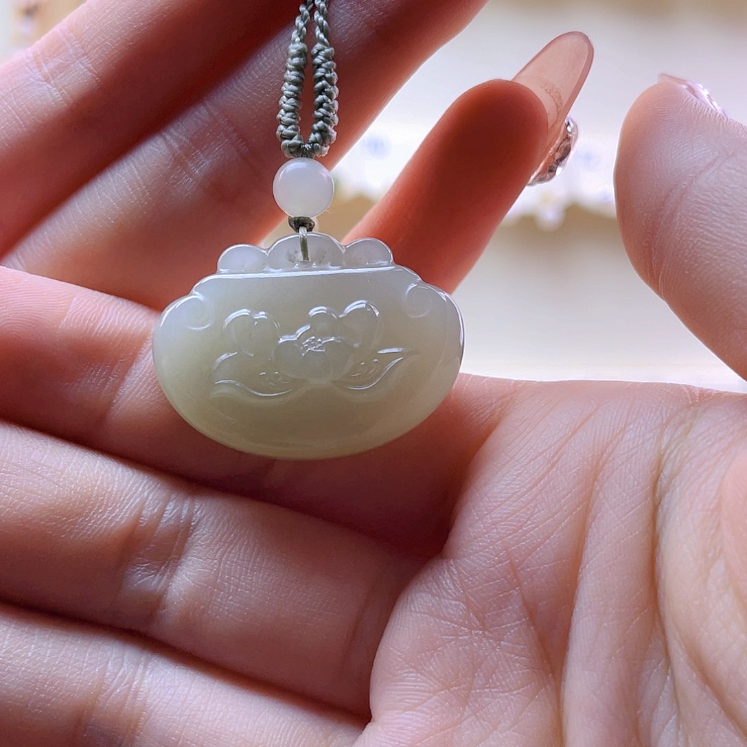 和田玉吊坠(赠链)未镶嵌爱*