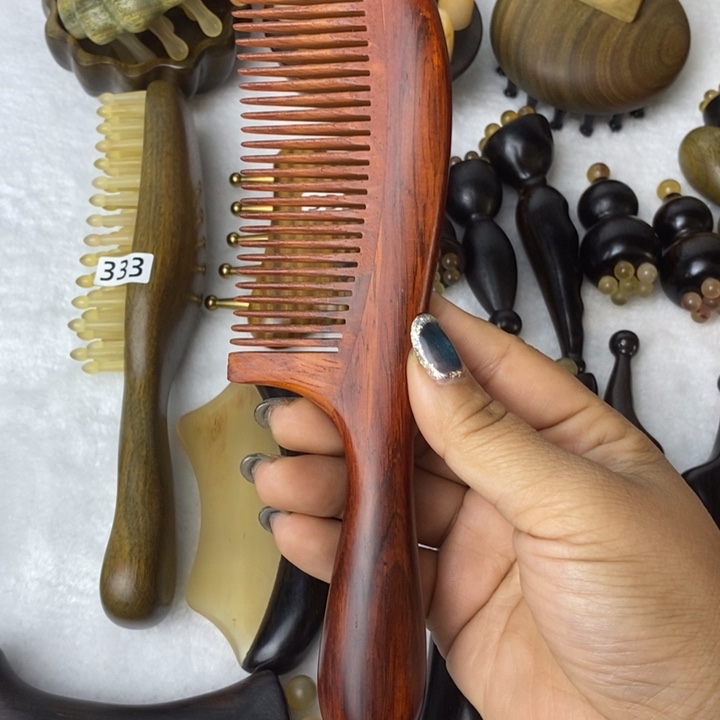 紫檀顺发梳一个梳子