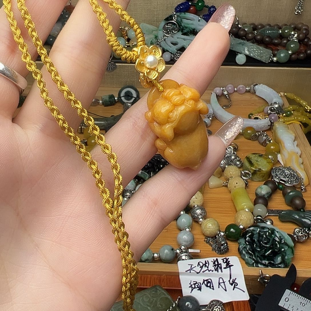 翡翠颈饰未镶嵌吊坠